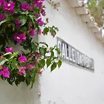 Minura & D'aljandar 아파트호텔