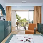 Minura & D'aljandar 아파트호텔