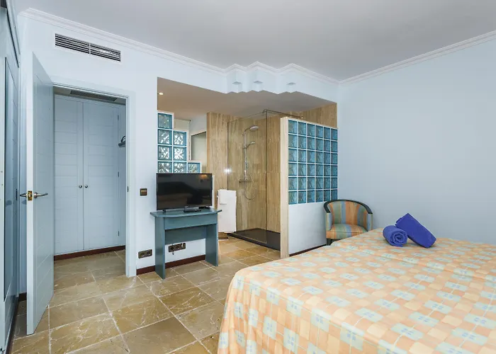 Minura & D'aljandar Aparthotel 4*