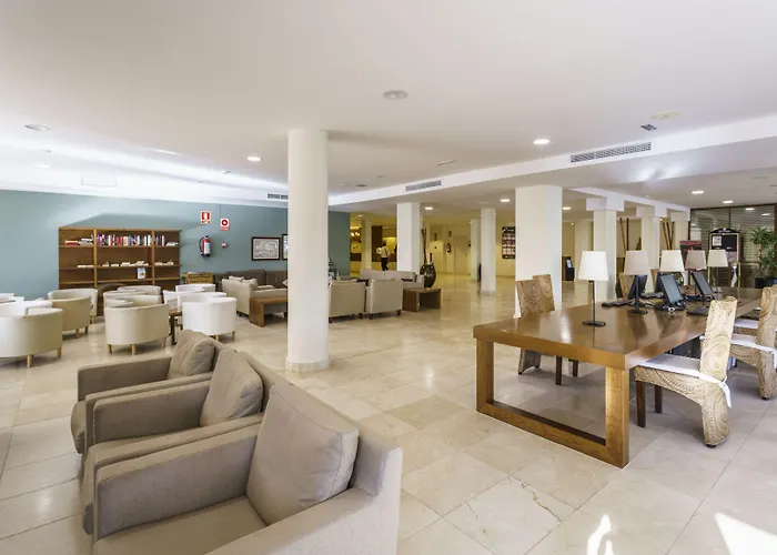 Minura & D'aljandar Aparthotel 4*