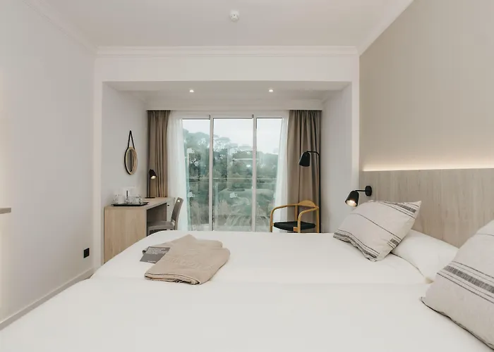 Minura & D'aljandar 4*